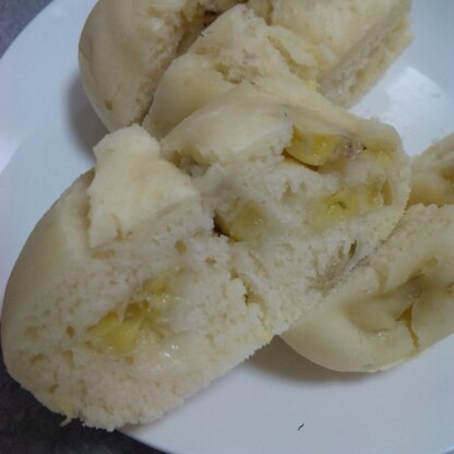 ホームベーカリーの蒸しパン機能で作りました。
バナナが入っていて、甘くておいしかったです。
